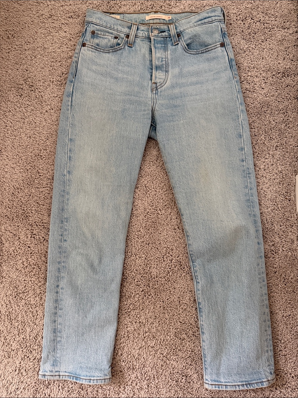 Levi’s Women’s Wedgie Fit Straight Leg Jeans